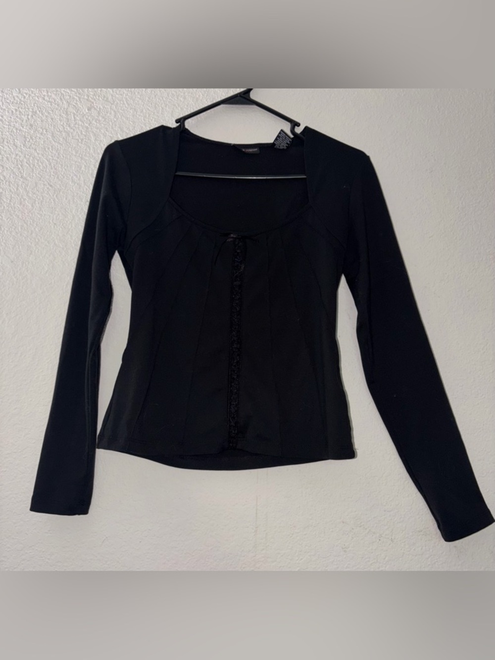 New York & Company Black Long-Sleeve Scoop Neck Top